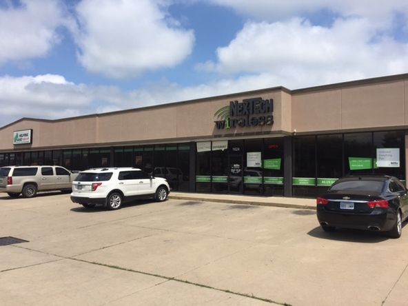 Retail Space-1600-1624 E. 11th Street: 1600-1624 E. 11th Street, Hutchinson, KS 67501